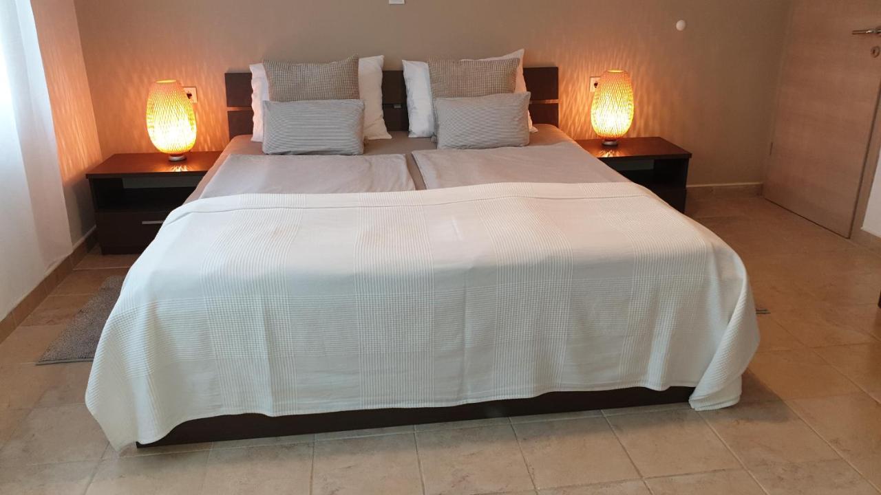 קמפור Apartments Suha Punta - Villa Babalonija מראה חיצוני תמונה