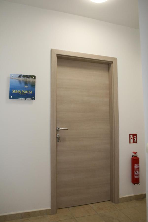 קמפור Apartments Suha Punta - Villa Babalonija מראה חיצוני תמונה